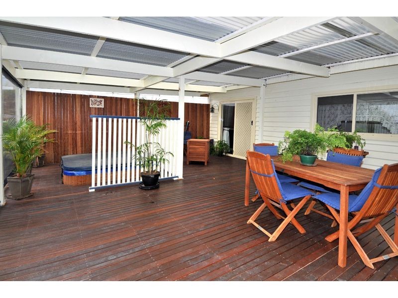 15 Mackinnon Grove, Glenroy VIC 3046
