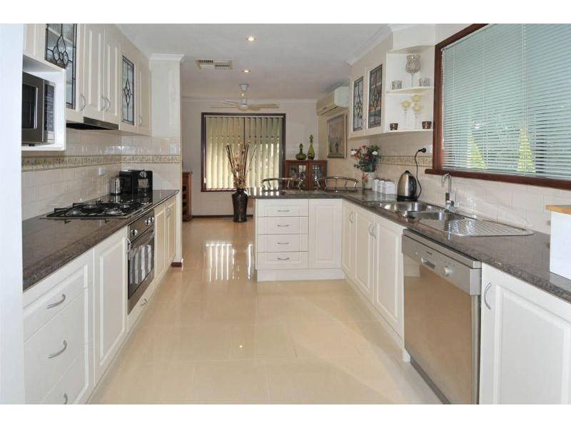 17 Centre Way, Glenroy VIC 3046