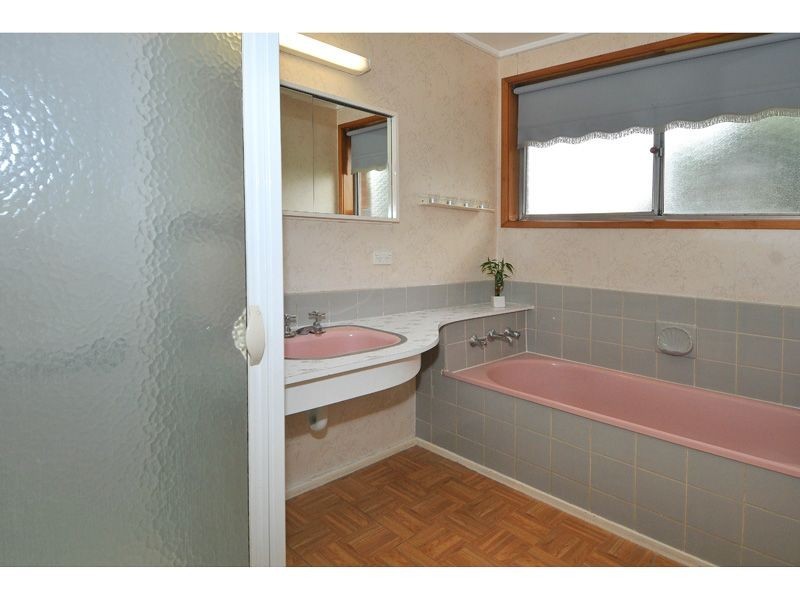 6 Melton Court, Dallas VIC 3047