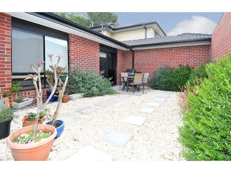 3/2 Sylvester Street, Oak Park VIC 3046