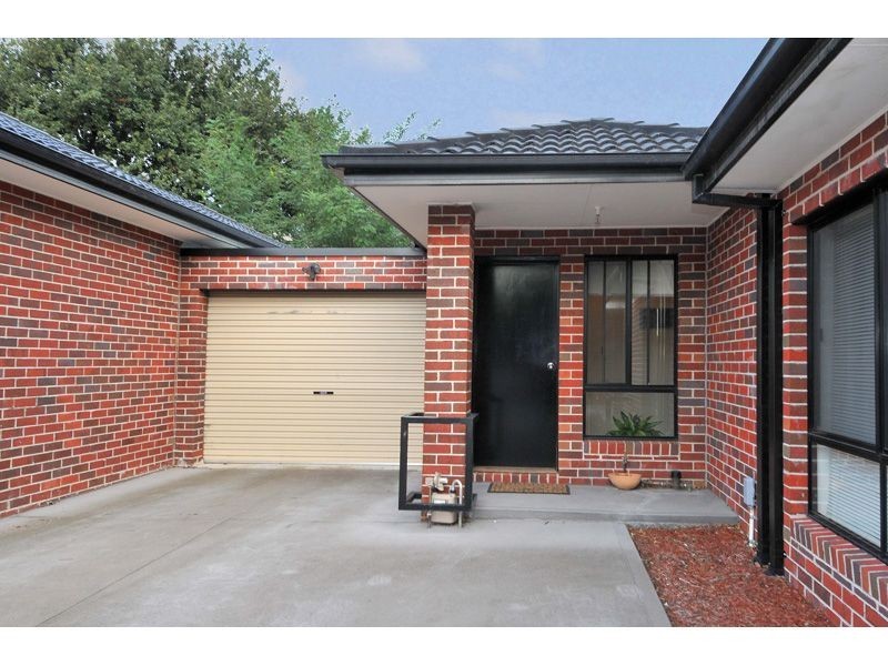 3/2 Sylvester Street, Oak Park VIC 3046