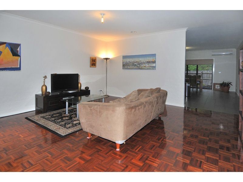 3/2 Sylvester Street, Oak Park VIC 3046