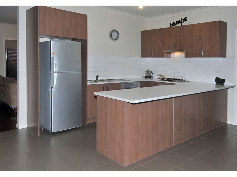 3/2 Sylvester Street, Oak Park VIC 3046