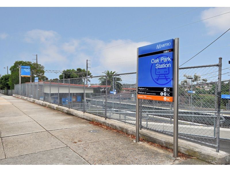 3/2 Sylvester Street, Oak Park VIC 3046