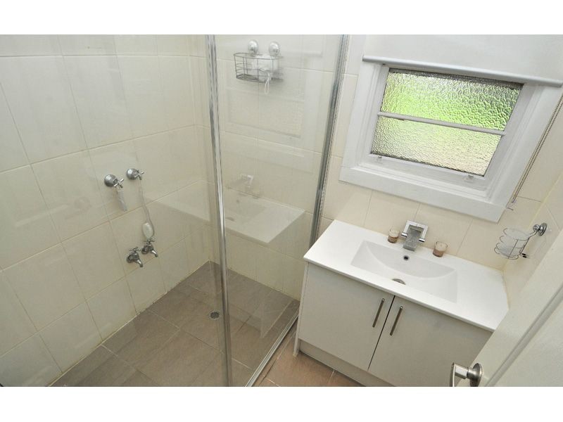 25 Rhodes Parade, Pascoe Vale VIC 3044