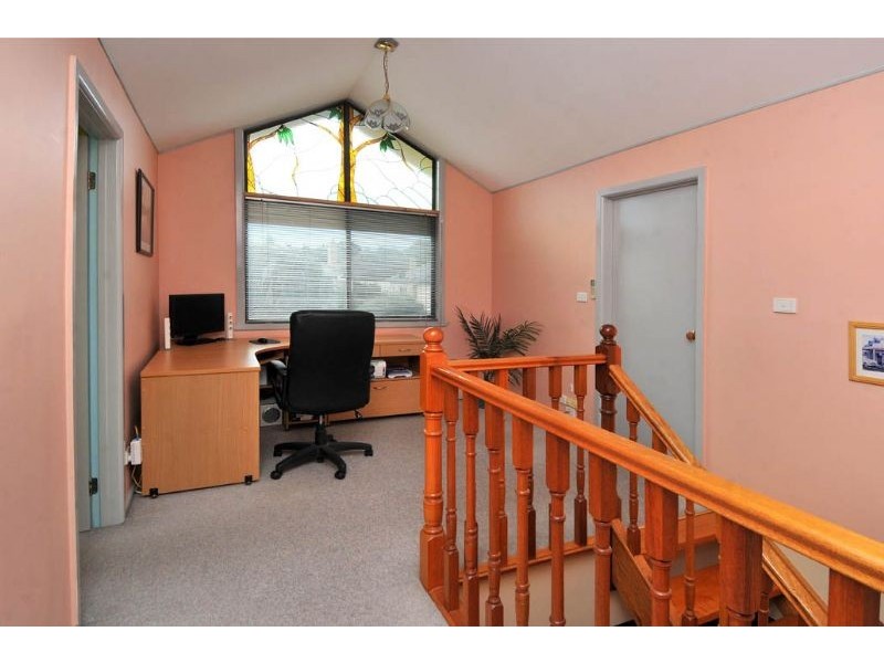 9 Edith Street, Oak Park VIC 3046