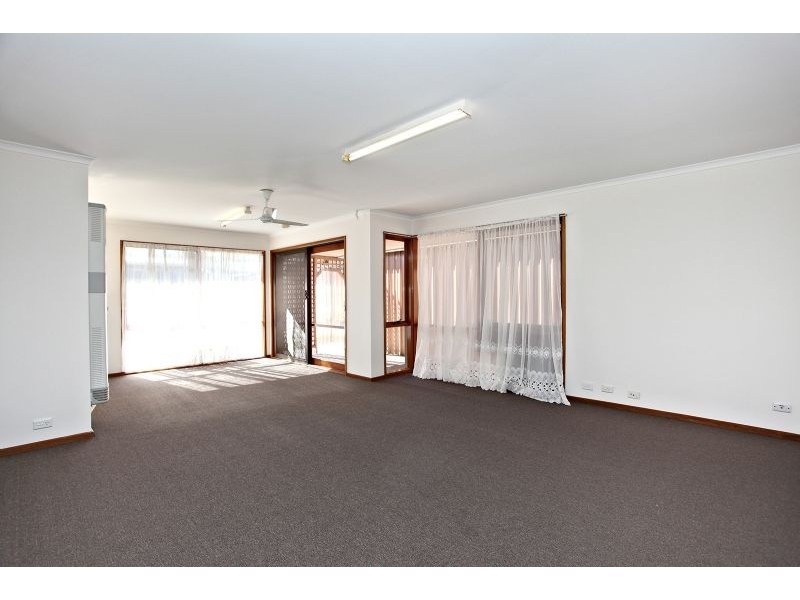 4 Camms Way, Meadow Heights VIC 3048