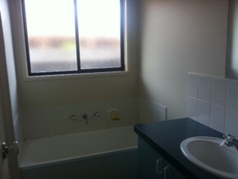 11 Northleigh Avenue, Craigieburn VIC 3064