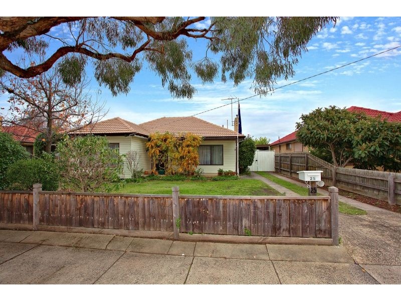 25 Middle Street, Hadfield VIC 3046