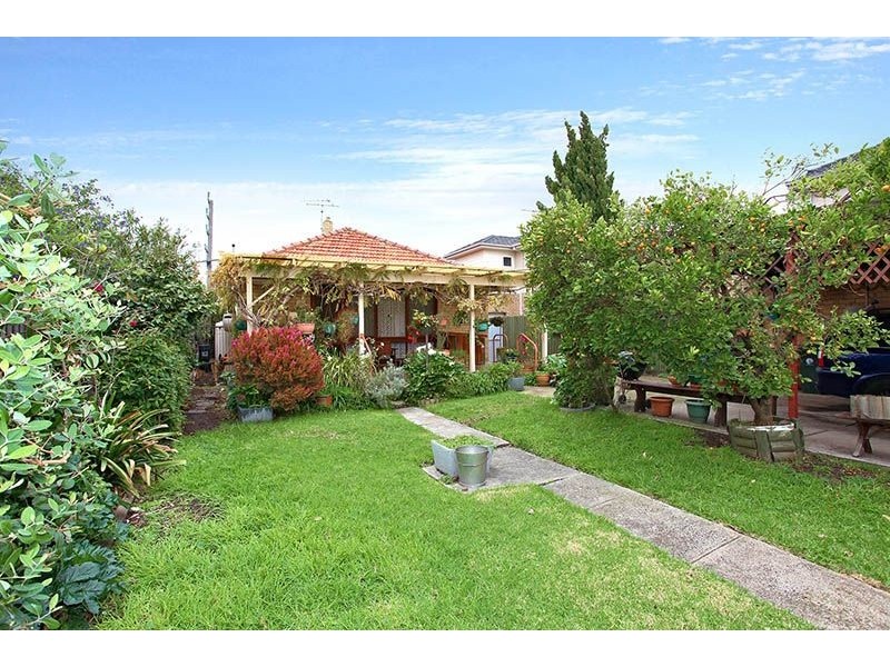4 Devon Road, Pascoe Vale VIC 3044
