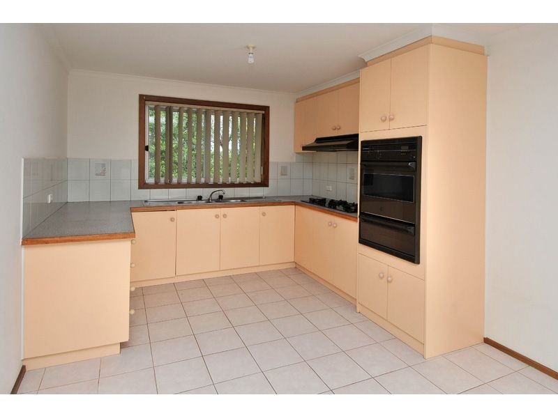 2/6 Care Close, Meadow Heights VIC 3048