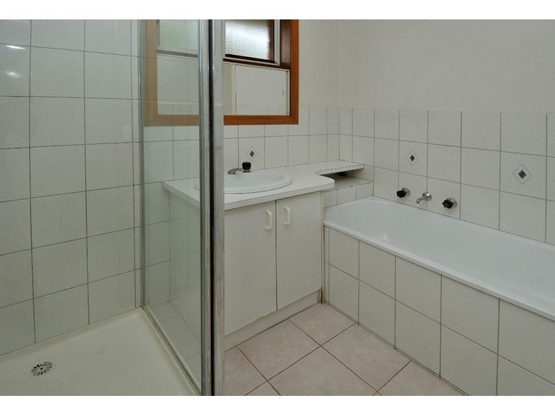 2/6 Care Close, Meadow Heights VIC 3048