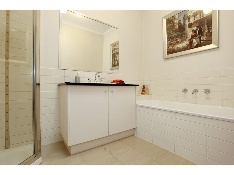 2/46 Gladstone Parade, Glenroy VIC 3046