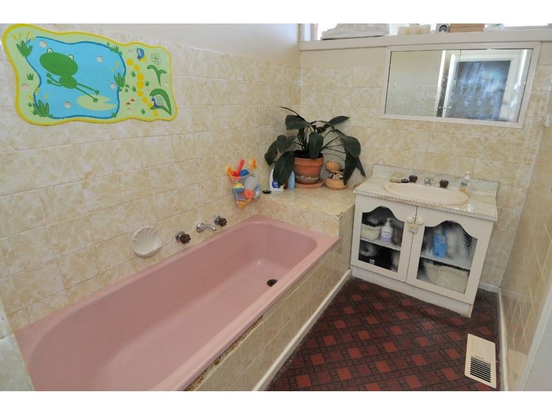 2 Thames Street, Hadfield VIC 3046