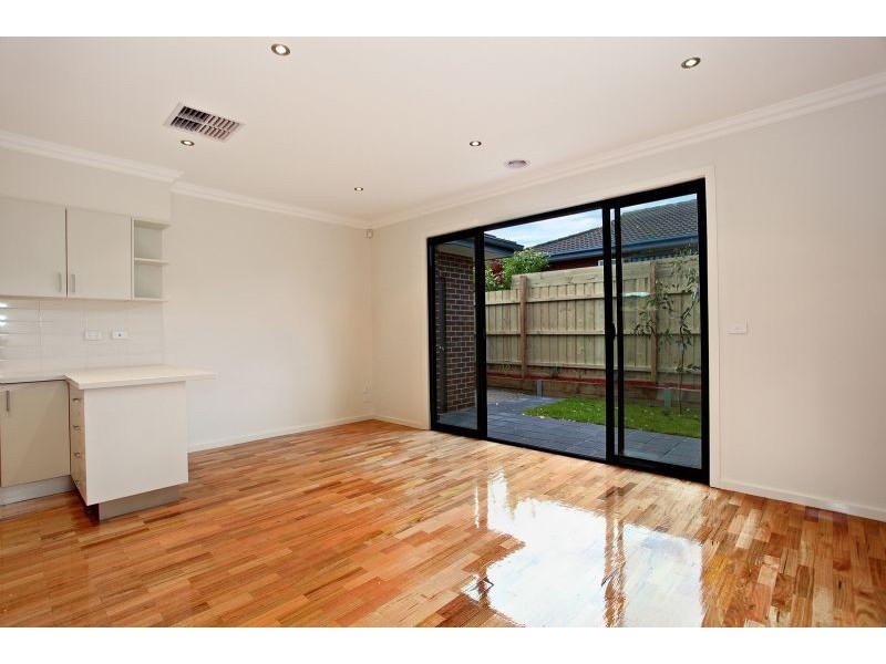 3/13 Sylvester Street, Oak Park VIC 3046