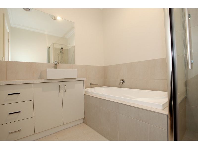 3/13 Sylvester Street, Oak Park VIC 3046