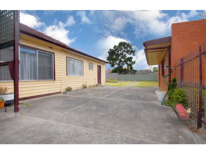 18 York Street, Glenroy VIC 3046