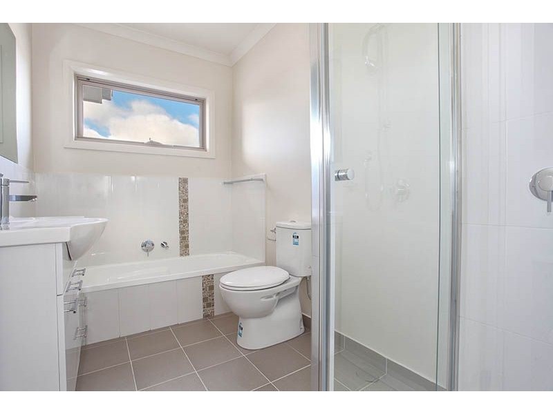 2/42 Gladstone Parade, Glenroy VIC 3046