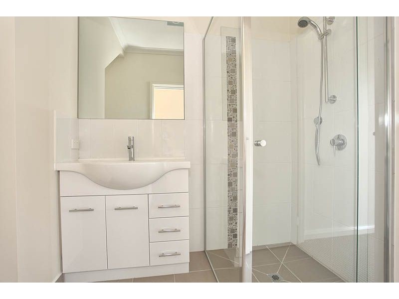 2/42 Gladstone Parade, Glenroy VIC 3046