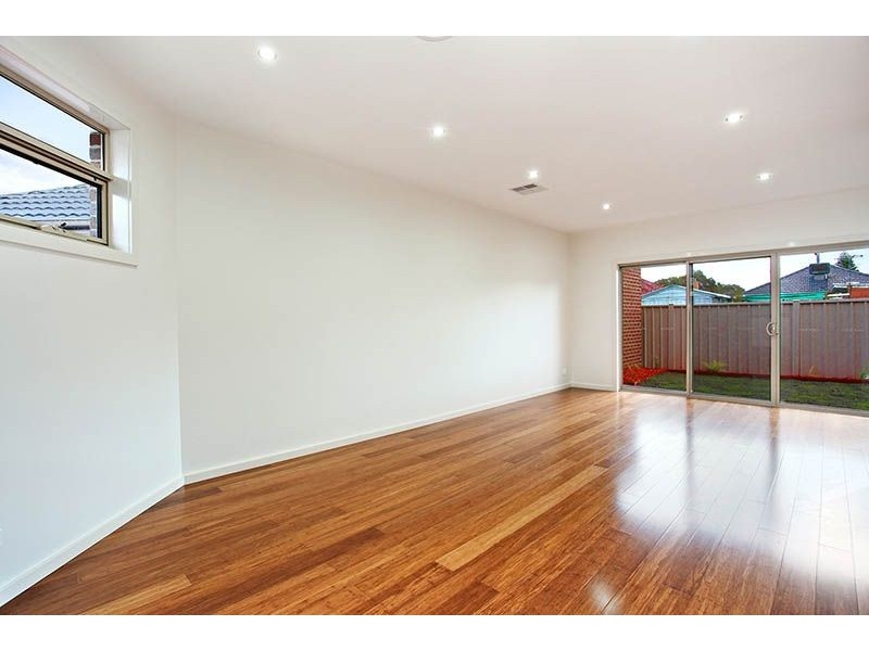 2/50 Leonard Avenue, Glenroy VIC 3046
