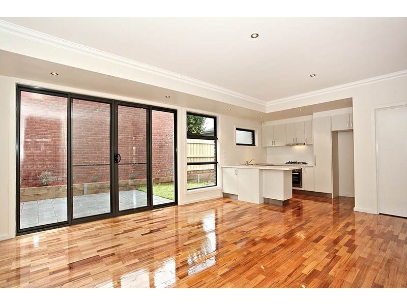 2/13 Sylvester Street, Oak Park VIC 3046