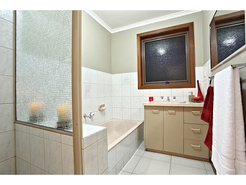 5 Centre Way, Glenroy VIC 3046