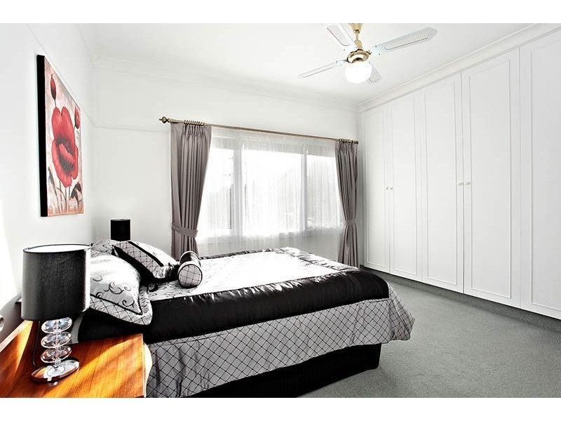 18 Kerr Avenue, Oak Park VIC 3046