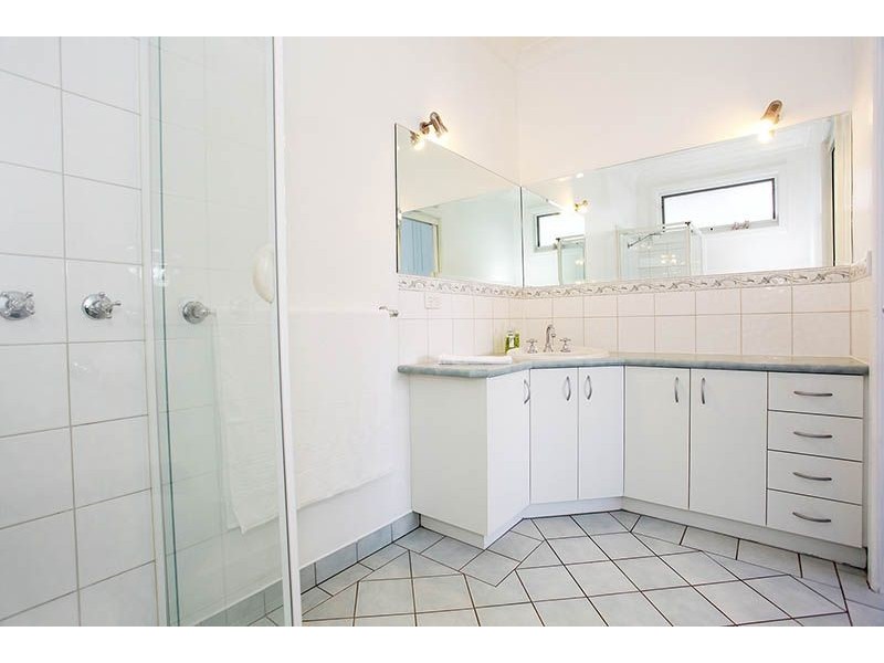 18 Kerr Avenue, Oak Park VIC 3046