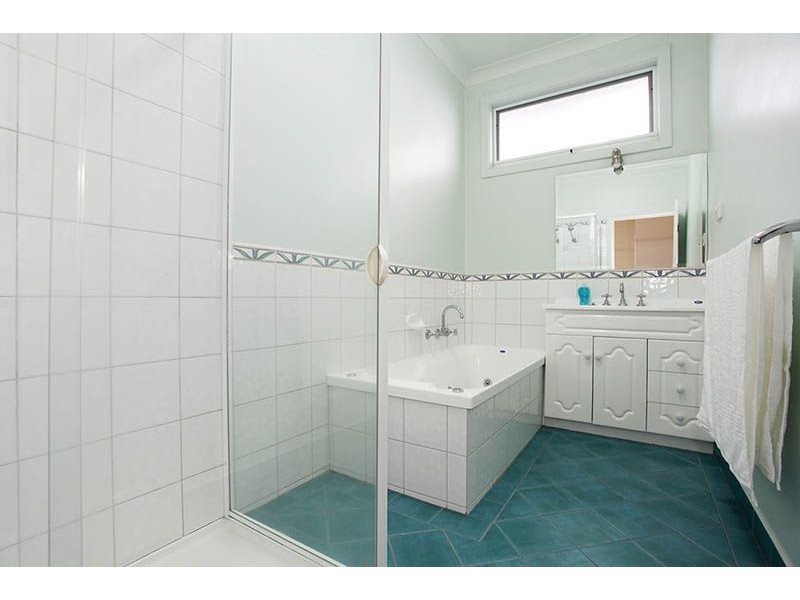 18 Kerr Avenue, Oak Park VIC 3046