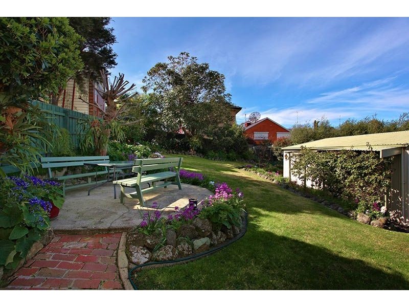 18 Kerr Avenue, Oak Park VIC 3046