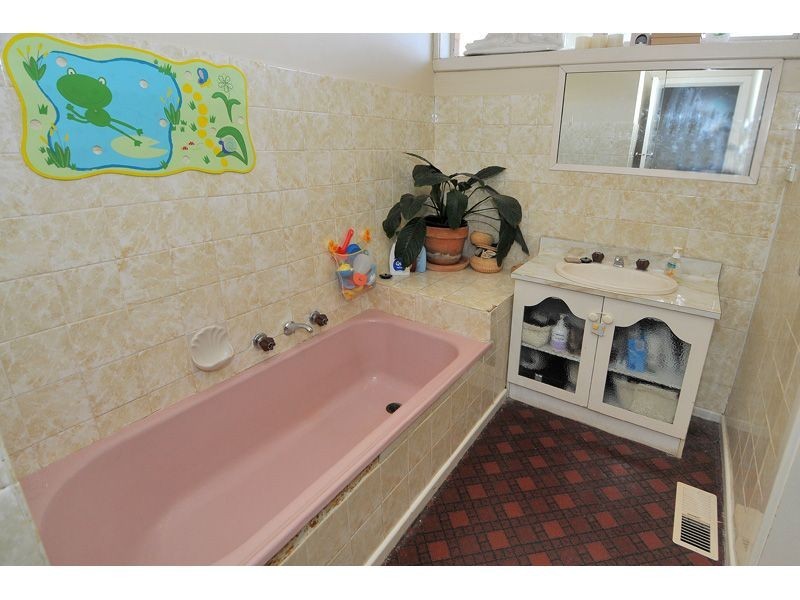 2 Thames Street, Hadfield VIC 3046