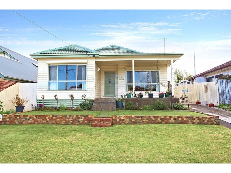 10 Moama Crescent, Pascoe Vale South VIC 3044