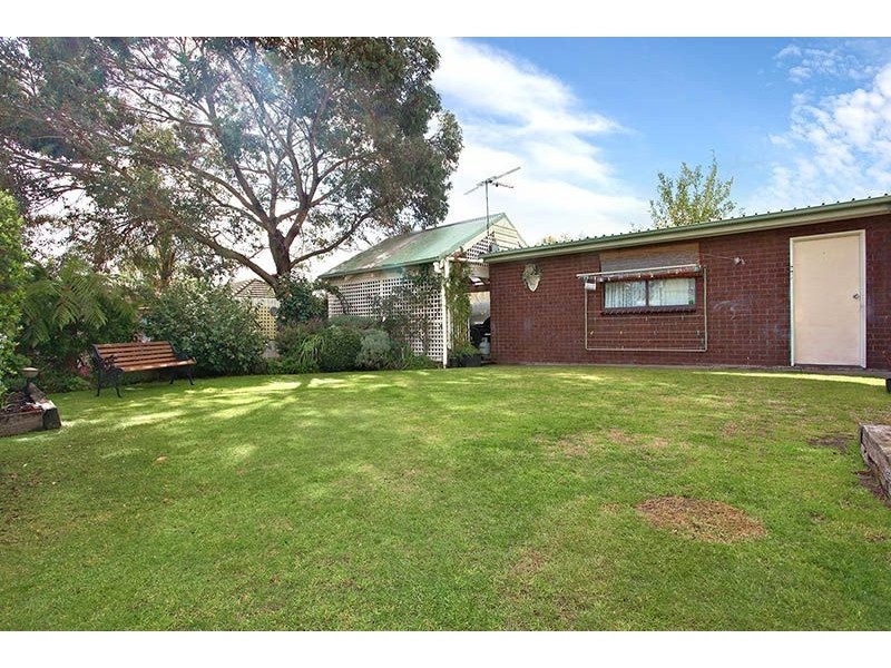 10 Moama Crescent, Pascoe Vale South VIC 3044