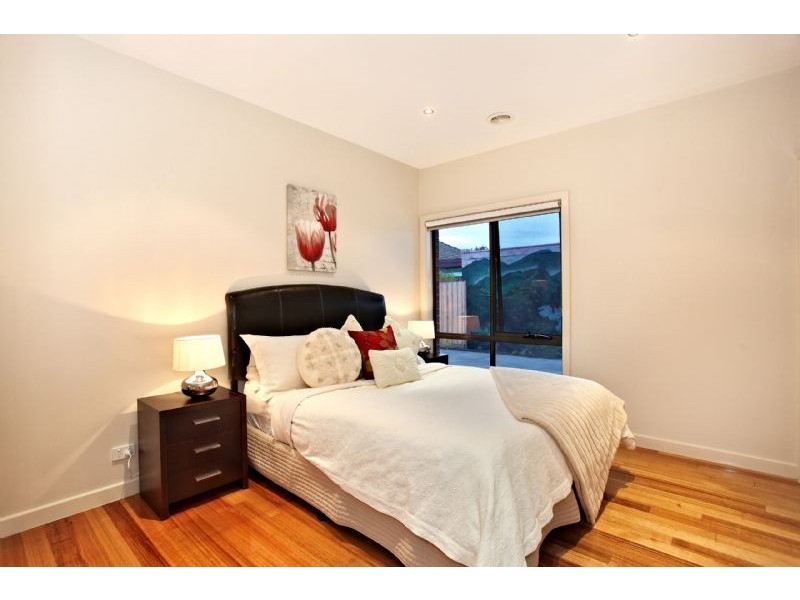 2/19 Lawrence Street, Hadfield VIC 3046