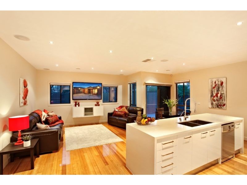 2/19 Lawrence Street, Hadfield VIC 3046