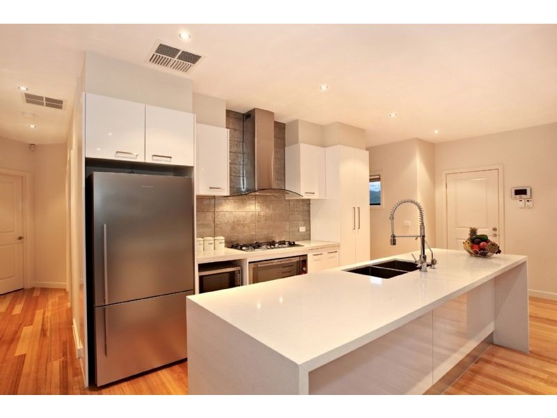 2/19 Lawrence Street, Hadfield VIC 3046