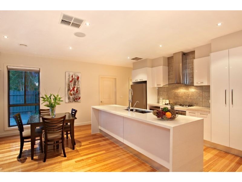 2/19 Lawrence Street, Hadfield VIC 3046