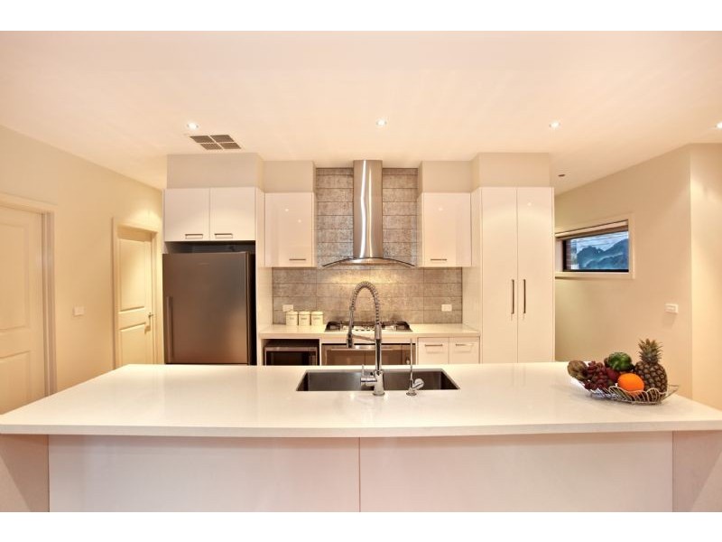 2/19 Lawrence Street, Hadfield VIC 3046