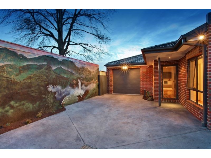 2/19 Lawrence Street, Hadfield VIC 3046