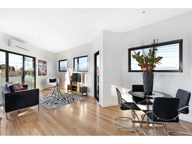 3/64 Wheatsheaf Road, Glenroy VIC 3046