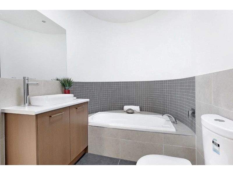 3/64 Wheatsheaf Road, Glenroy VIC 3046