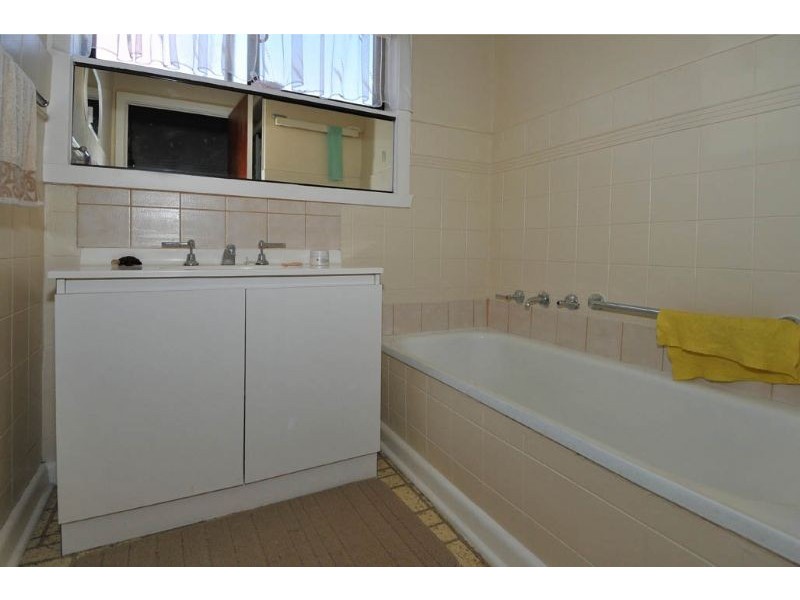 115 Loongana Avenue, Glenroy VIC 3046