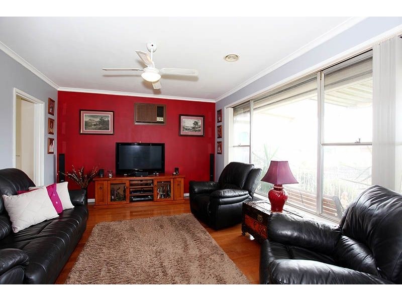 8 Torquay Street, Dallas VIC 3047