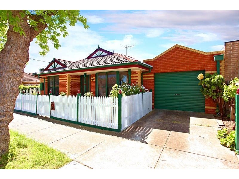 10 Muntz Avenue, Glenroy VIC 3046