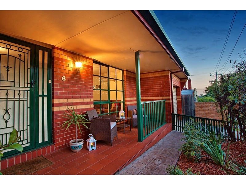 6 The Avenue, Oak Park VIC 3046