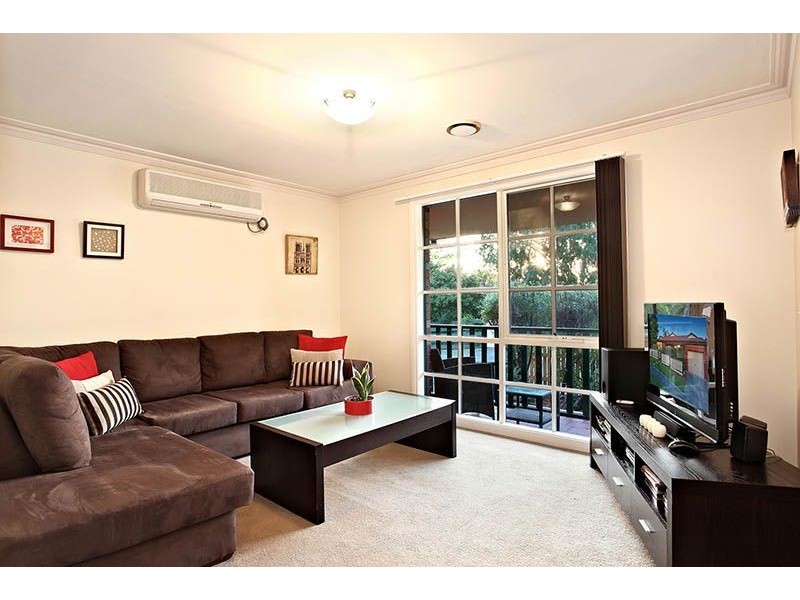 6 The Avenue, Oak Park VIC 3046