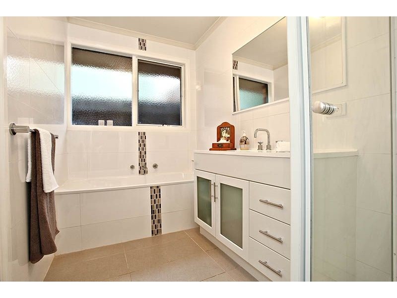 6 The Avenue, Oak Park VIC 3046