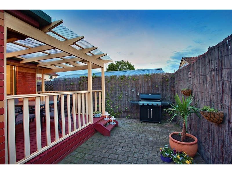 6 The Avenue, Oak Park VIC 3046