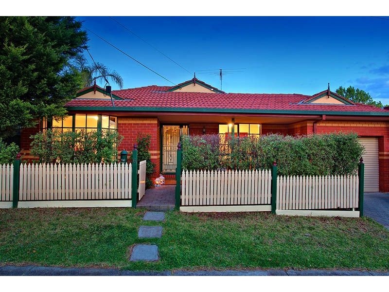 6 The Avenue, Oak Park VIC 3046
