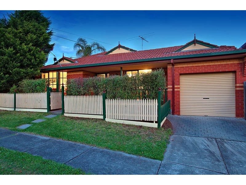 6 The Avenue, Oak Park VIC 3046